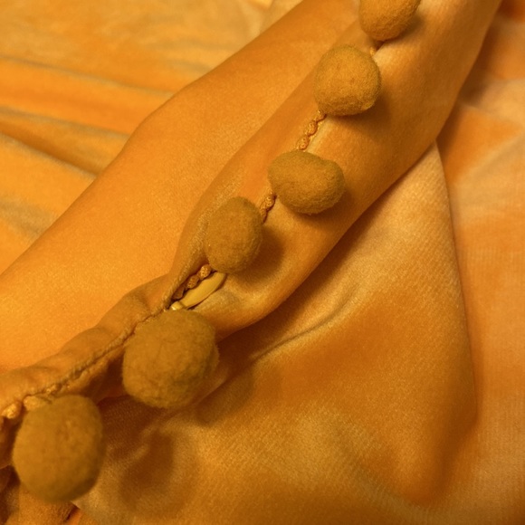 EUC 1 Set of 2 decorative accent pillow cases, like new - Picture 4 of 5